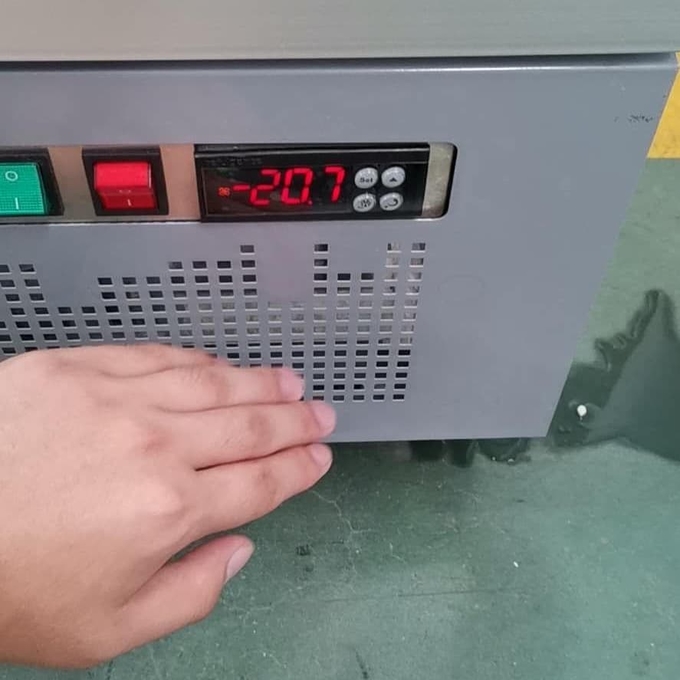 По вертикали с воздушным охлаждением refrigerated шкаф 5 напитка большой емкости 3 дверей стеклянный