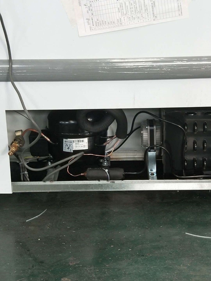 Тип дисплея двойных стеклянных дверей экономический refrigerate и сохраняет шкаф пива свежести на напитки 13