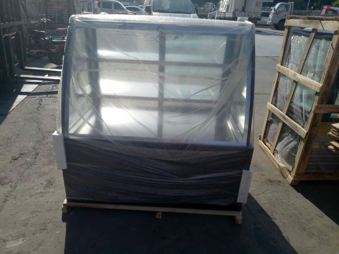 Изогнутый Refrigerated передней гранью торт охлаженный воздухом свежее держа 0 шкафа дисплея