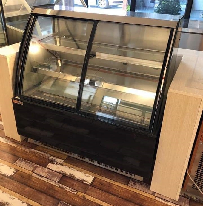 Изогнутый Refrigerated передней гранью торт охлаженный воздухом свежие держа 6 шкафа дисплея